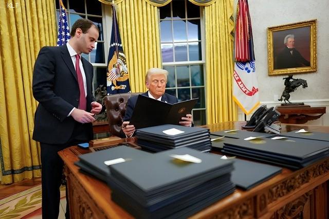 Thuế quan cao nhất của ông Trump tạm thời vượt qua trở ngại pháp lý, nhưng tòa phúc thẩm đang đẩy nhanh tiến trình ra phán quyết vào mùa hè