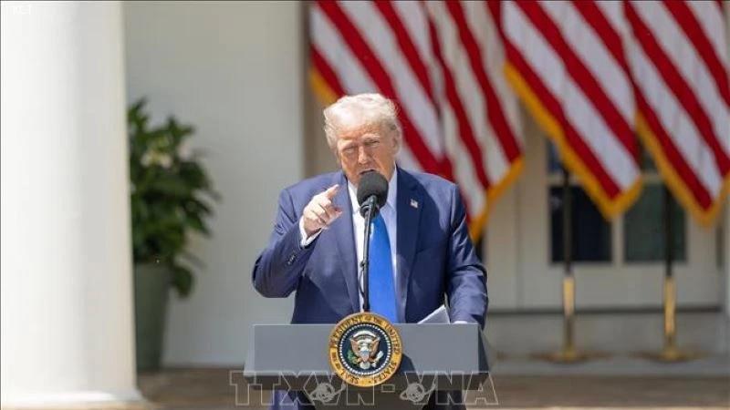 Trump Cắt Ưu Đãi Xe Điện: 'Cú Hích' Bất Ngờ Cho Tesla?